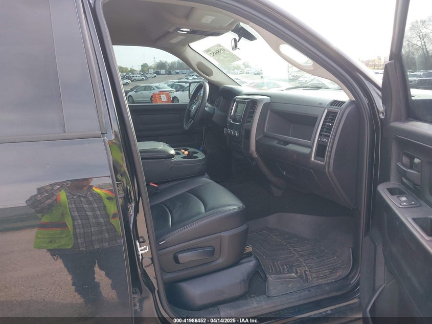 2017 RAM 1500 EXPRESS  4X4 5'7 BOX - 1C6RR7KG8HS732982