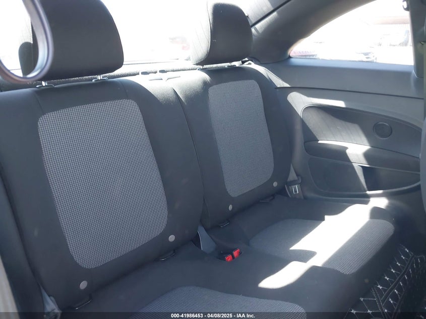 2018 VOLKSWAGEN BEETLE 2.0T COAST/2.0T S - 3VWFD7AT4JM715004