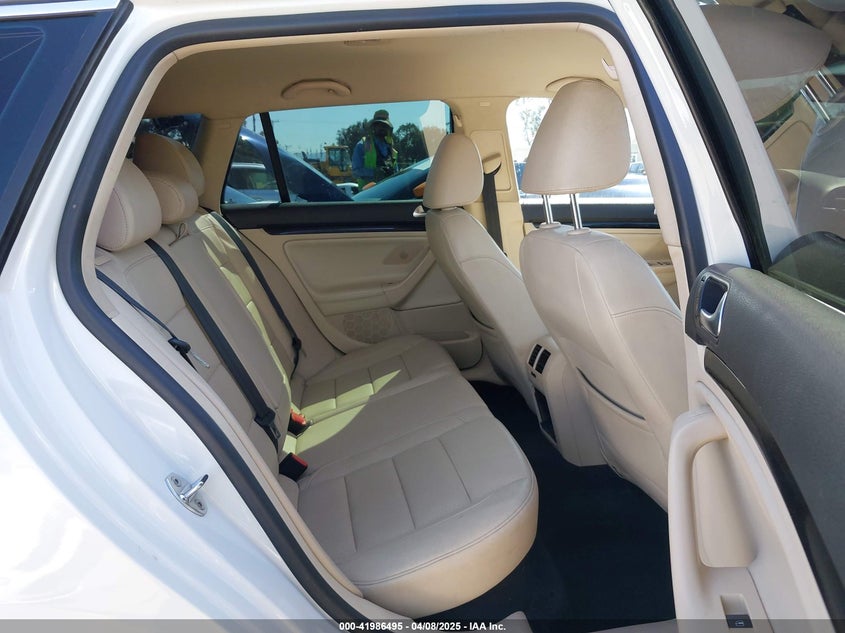 2014 VOLKSWAGEN JETTA SPORTWAGEN 2.0L TDI - 3VWPL7AJXEM608549