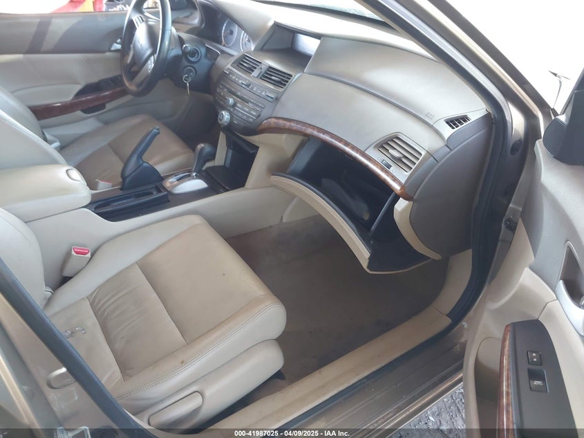 2010 HONDA ACCORD VIN: 1HGCP2F81AA110568