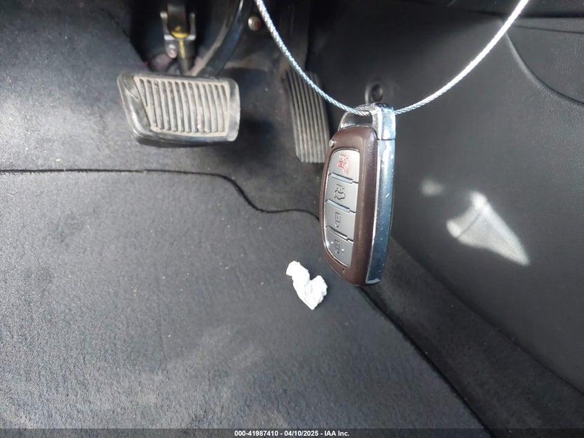 2017 HYUNDAI ELANTRA VIN: KMHD84LF0HU363593