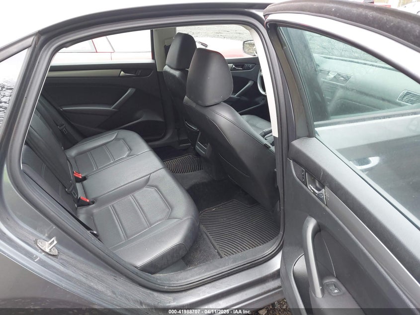2015 VOLKSWAGEN PASSAT VIN: 1VWAT7A34FC047968
