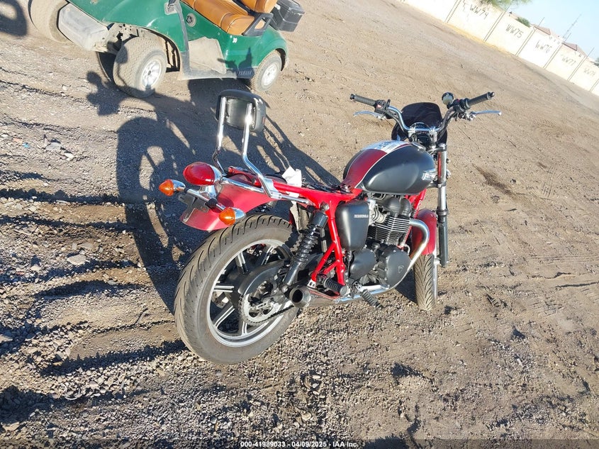 2013 TRIUMPH MOTORCYCLE BONNEVILLE - SMT900K10DT589330