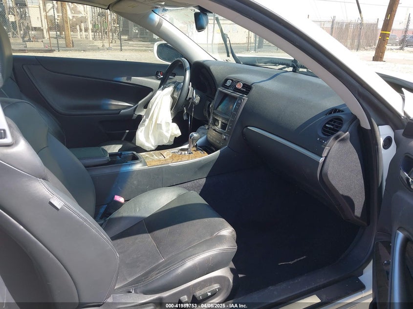 2011 LEXUS IS 250C VIN: JTHFF2C24B2517521