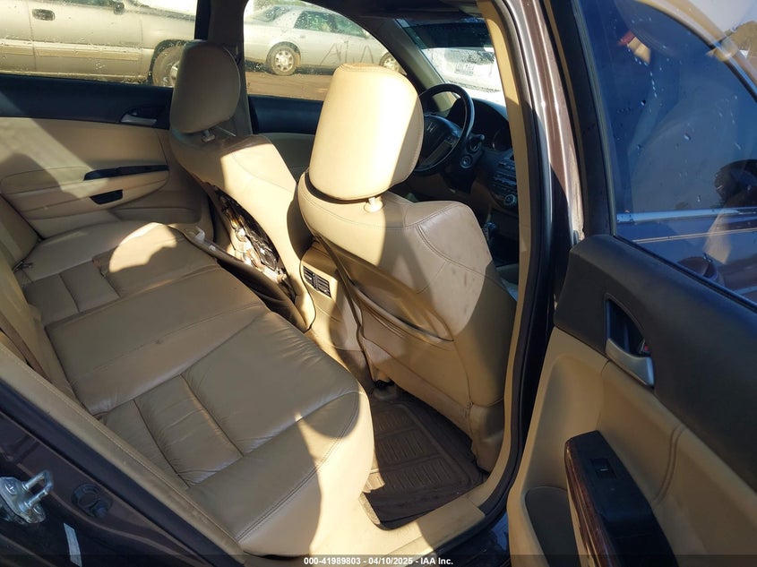 2011 HONDA ACCORD VIN: 1HGCP2F80BA056133
