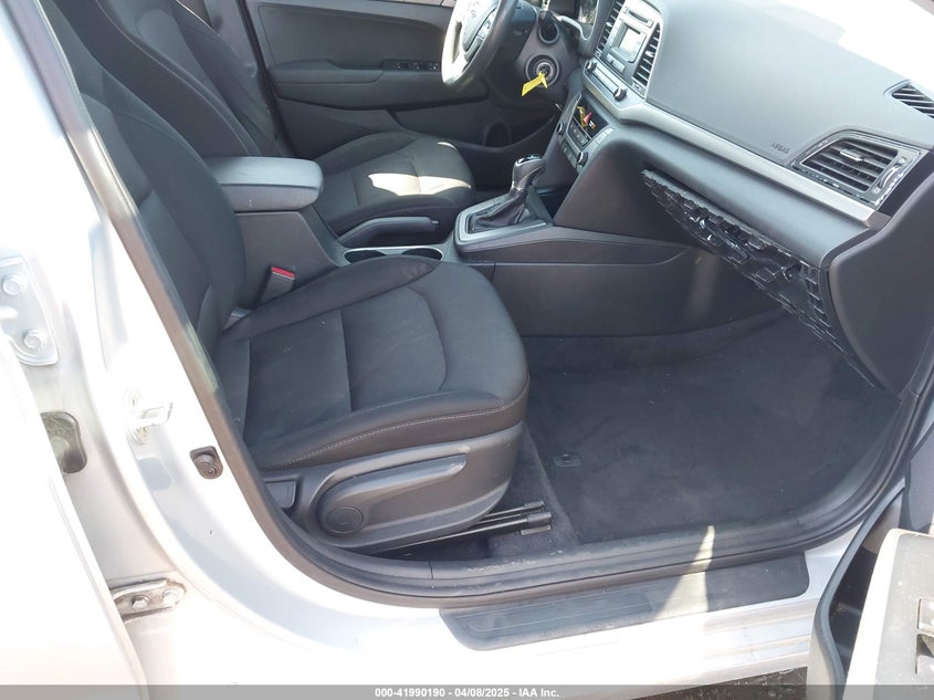 2018 HYUNDAI ELANTRA VIN: 5NPD74LF7JH261683