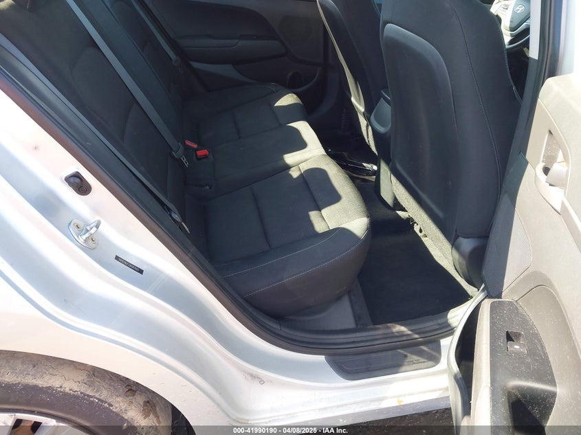 2018 HYUNDAI ELANTRA VIN: 5NPD74LF7JH261683