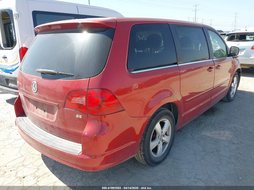 2V8HW34199R553825 2009 VOLKSWAGEN ROUTAN photo no. 4