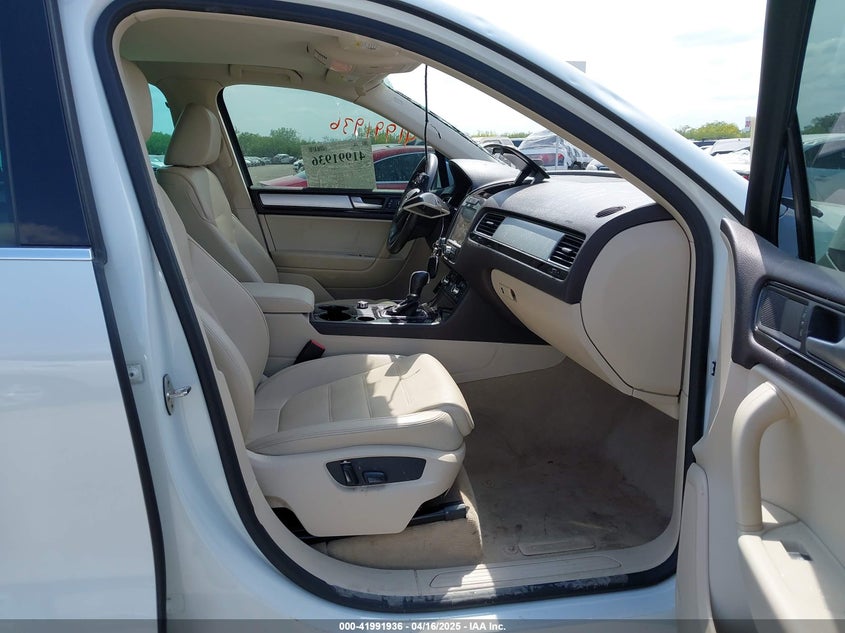 2014 VOLKSWAGEN TOUAREG 3.6L SPORT - WVGEF9BP8ED013755