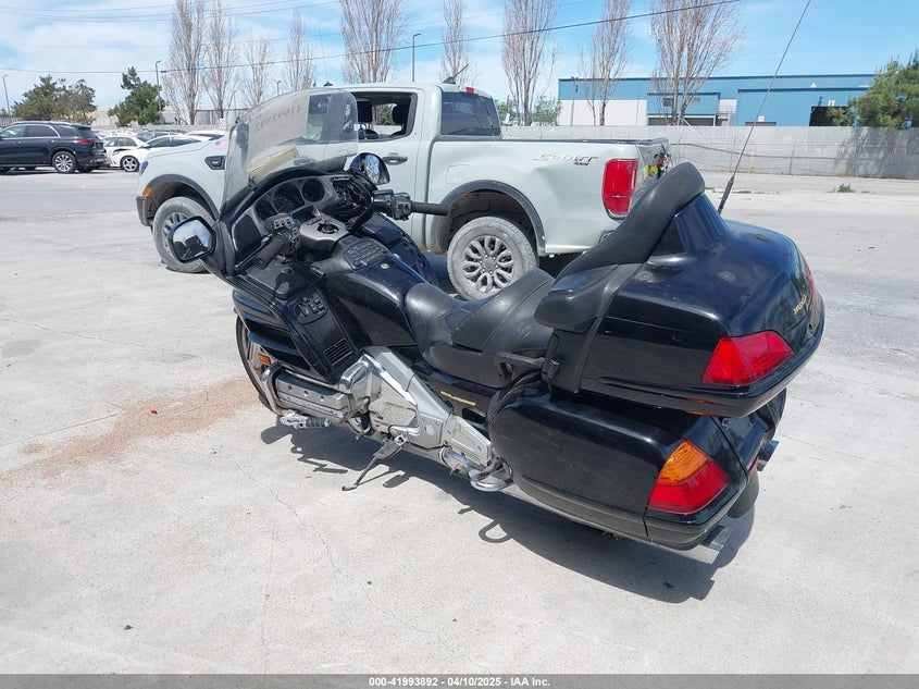2002 HONDA GL1800 VIN: 1HFSC474X2A100478