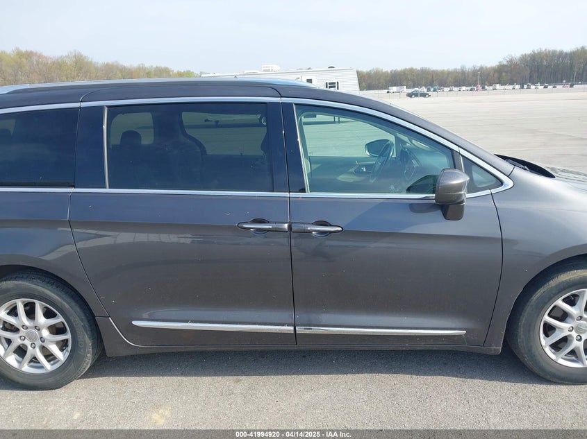 2020 Chrysler Pacifica Touring L VIN: 2C4RC1BG9LR268909 Lot: 41994920