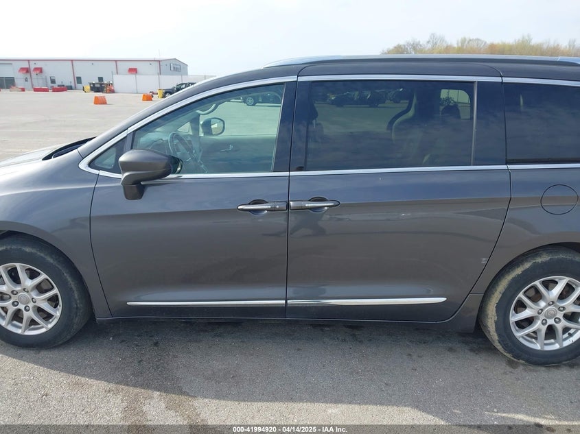 2020 Chrysler Pacifica Touring L VIN: 2C4RC1BG9LR268909 Lot: 41994920