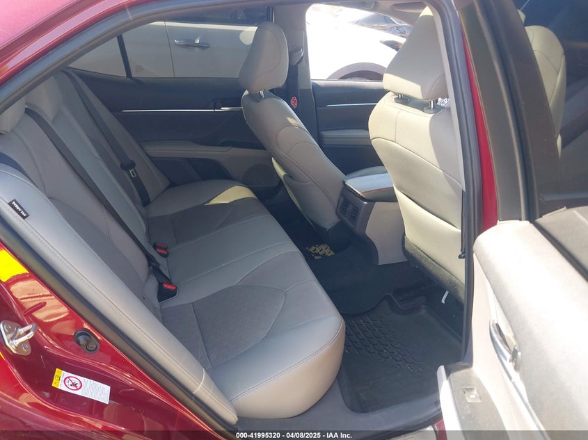 2018 TOYOTA CAMRY VIN: 4T1B61HK7JU601561