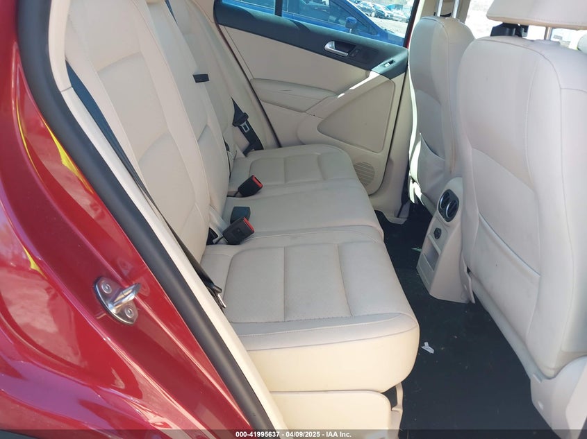 2016 VOLKSWAGEN TIGUAN VIN: WVGBV7AX4GW021564