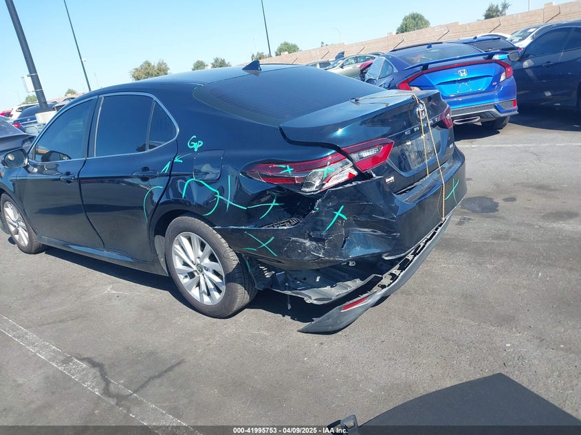 2021 TOYOTA CAMRY LE - 4T1C11AKXMU526906