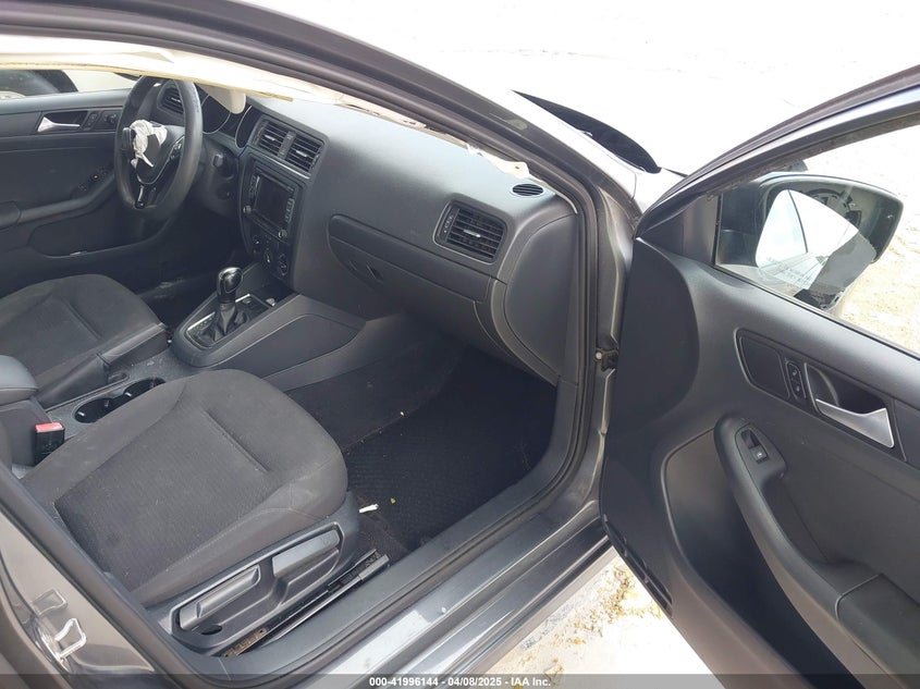 2015 VOLKSWAGEN JETTA 2.0L S - 3VW2K7AJ6FM402420