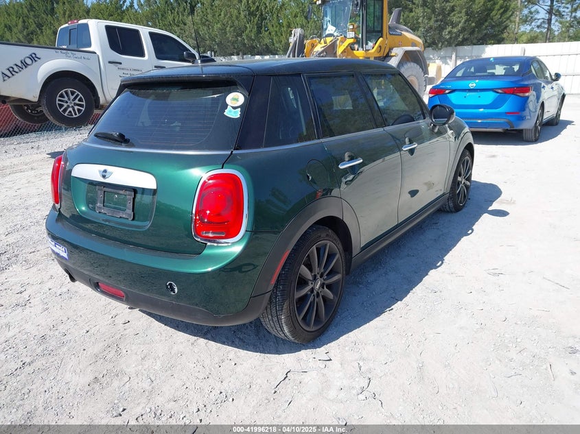 2015 MINI HARDTOP VIN: WMWXS5C56FT830225