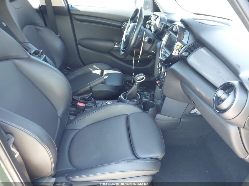 2015 MINI HARDTOP VIN: WMWXS5C56FT830225