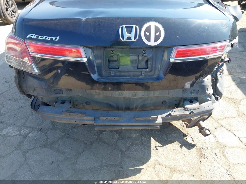 2011 HONDA ACCORD VIN: 1HGCP2F70BA036181