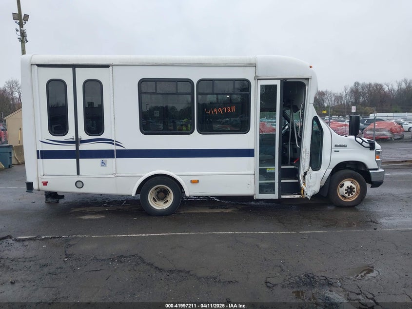 2017 Ford E-350 Cutaway VIN: 1FDEE3F62HDC62817 Lot: 41997211