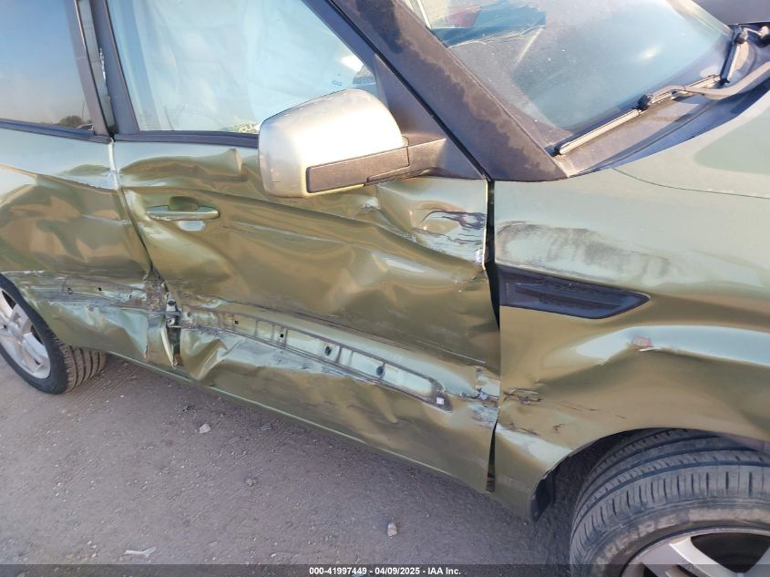 2011 Kia Soul + VIN: KNDJT2A2XB7300792 Lot: 41997449