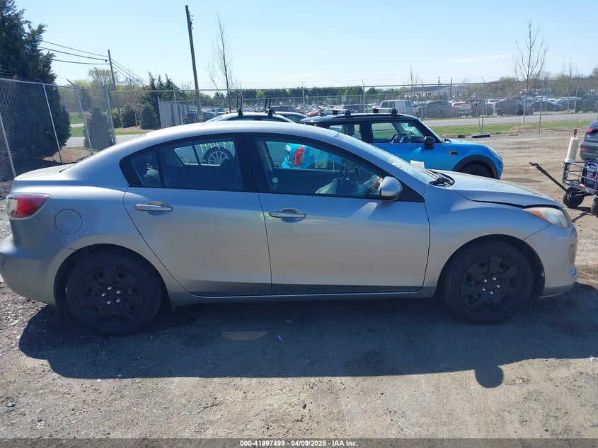 2013 MAZDA MAZDA3 VIN: JM1BL1U73D1814690