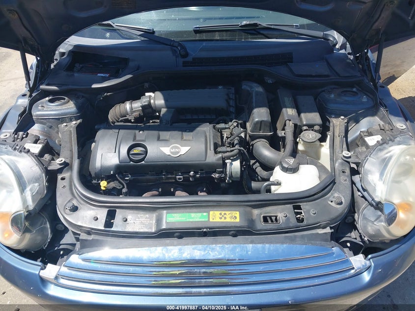 2010 MINI COOPER VIN: WMWMF3C56ATZ24156