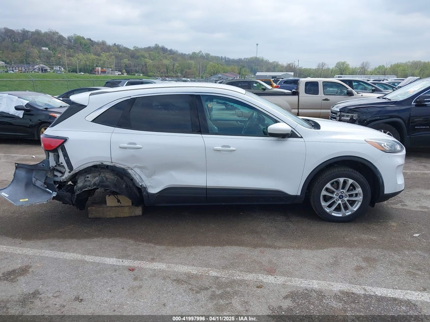 VIN 1FMCU9G68LUB64704 2020 FORD ESCAPE SE