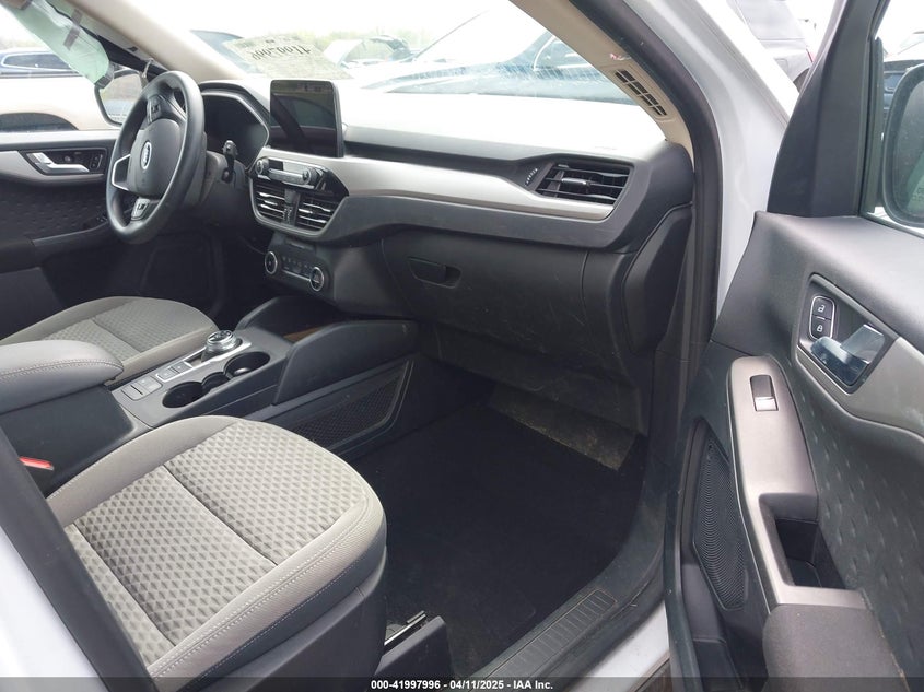 VIN 1FMCU9G68LUB64704 2020 FORD ESCAPE SE