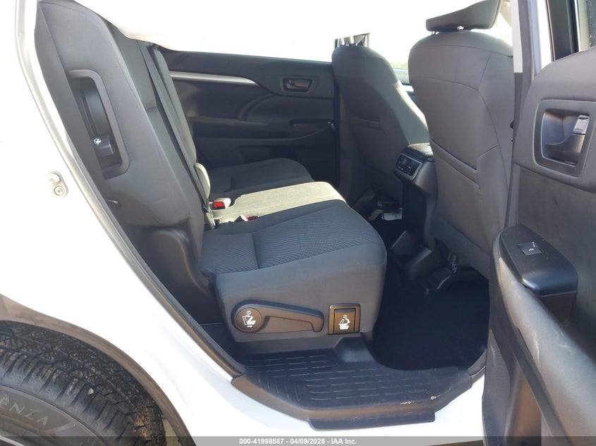 VIN 5TDZARFH1HS032129 2017 TOYOTA HIGHLANDER LE