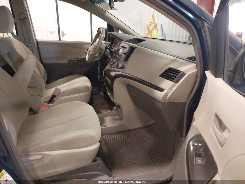 2011 TOYOTA SIENNA VIN: 5TDZK3DC8BS125884