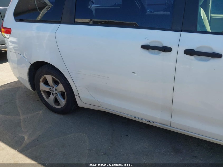 2011 TOYOTA SIENNA VIN: 5TDZK3DCXBS011806