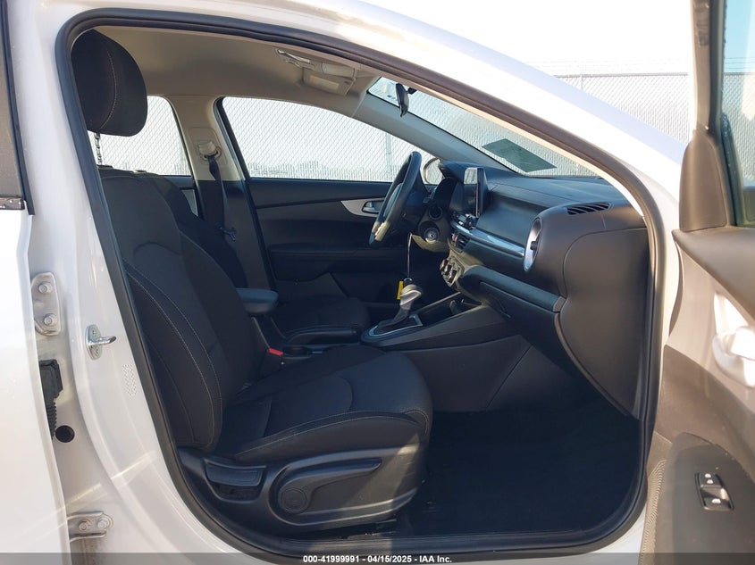 VIN 3KPF24AD5PE619448 2023 KIA FORTE LXS