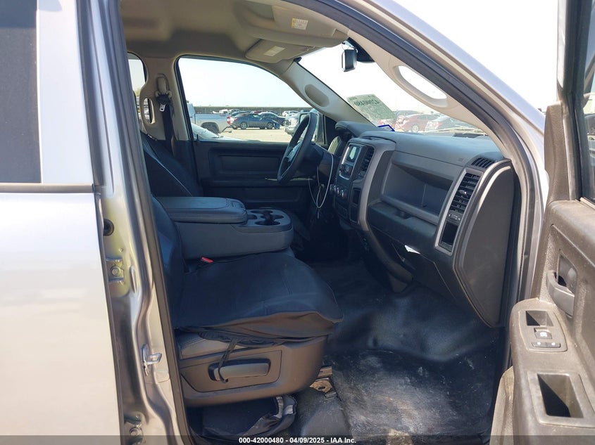 2019 RAM 1500 CLASSIC VIN: 1C6RR6FG0KS613674