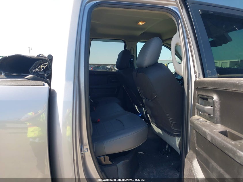 2019 RAM 1500 CLASSIC VIN: 1C6RR6FG0KS613674