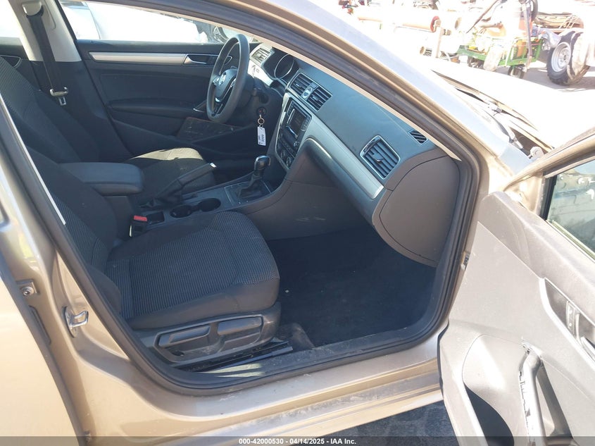 2016 VOLKSWAGEN PASSAT VIN: 1VWAT7A33GC018687