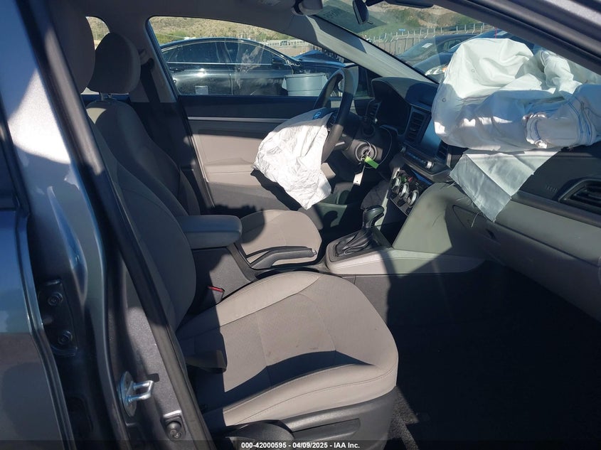 2019 HYUNDAI ELANTRA VIN: 5NPD84LF0KH422566