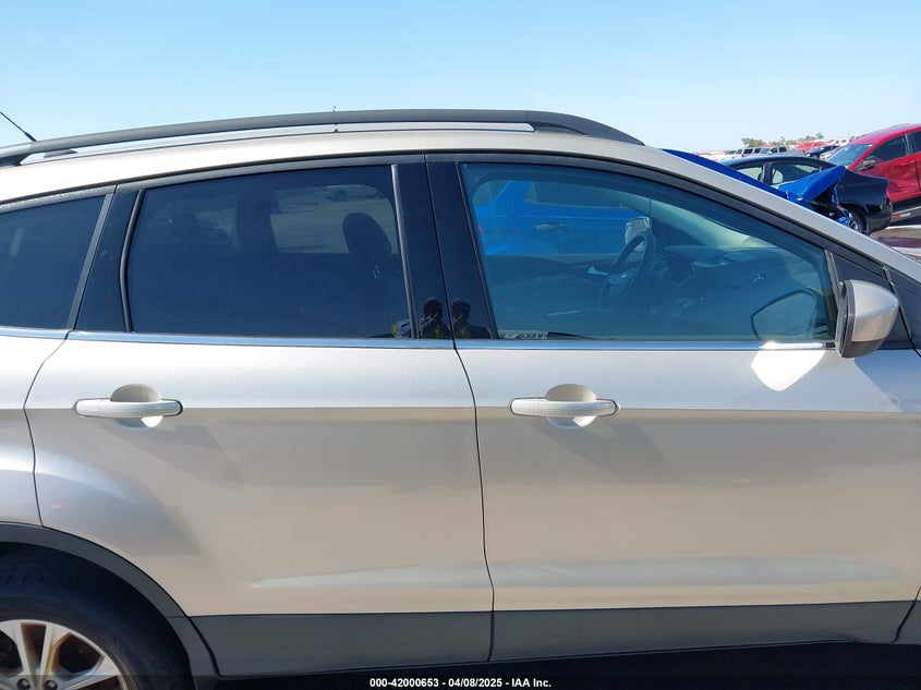 VIN 1FMCU9GD6HUC16286 2017 FORD ESCAPE SE
