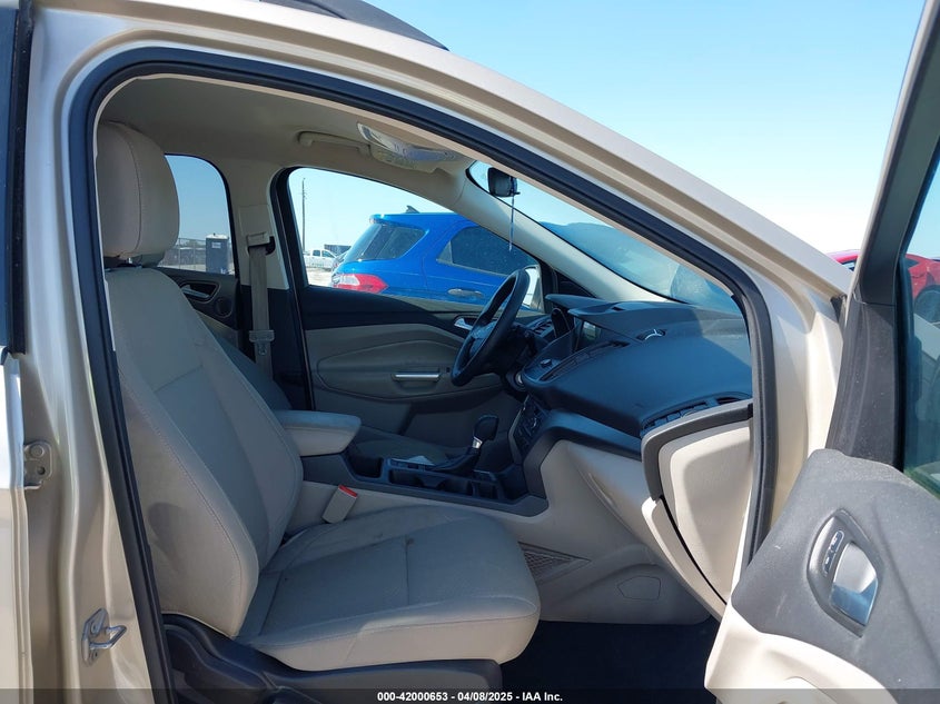 VIN 1FMCU9GD6HUC16286 2017 FORD ESCAPE SE