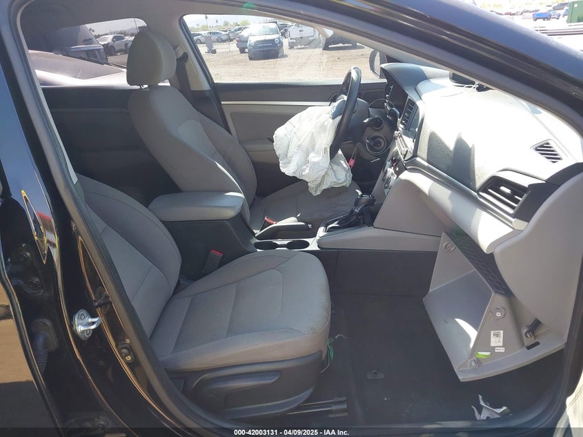 VIN KMHD84LF4KU742734 2019 HYUNDAI ELANTRA SEL