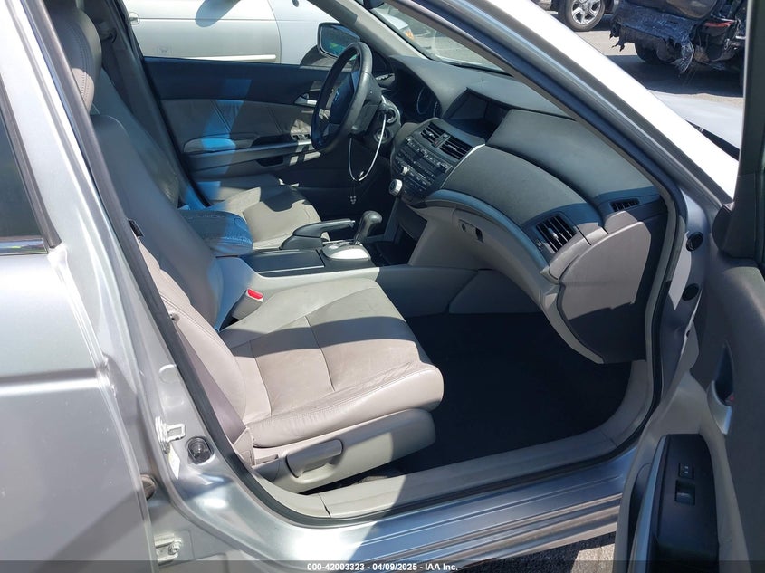 2008 HONDA ACCORD VIN: JHMCP26828C042762