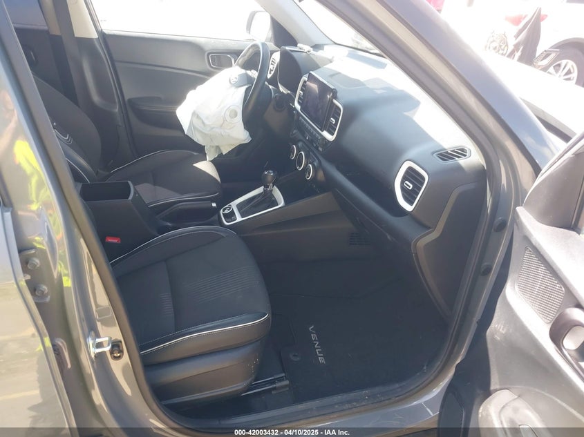 2022 HYUNDAI VENUE VIN: KMHRC8A34NU193027