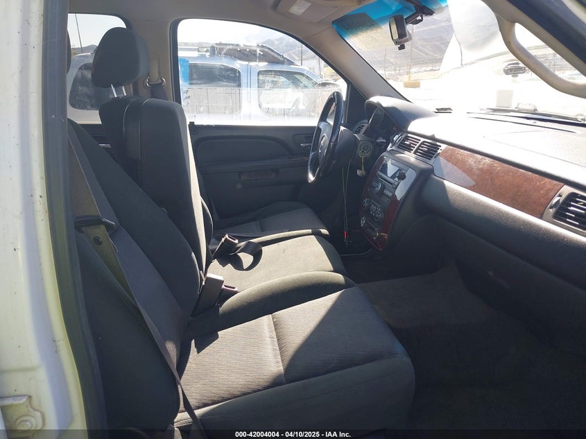 2011 CHEVROLET TAHOE VIN: 1GNSKAE02BR391465