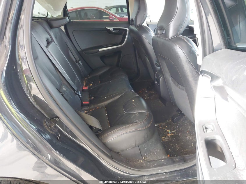2011 VOLVO XC60 VIN: YV4952DL7B2166075