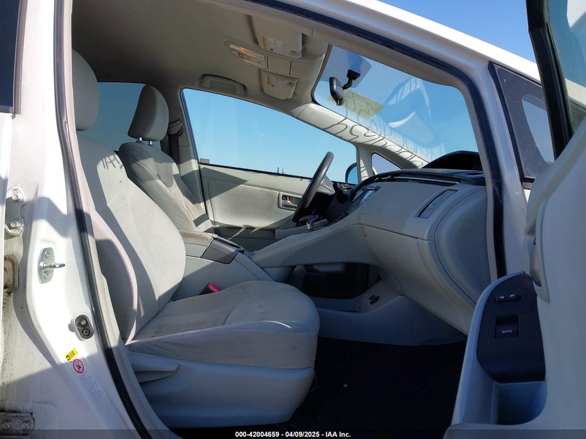 2013 TOYOTA PRIUS VIN: JTDKN3DU7D5646136