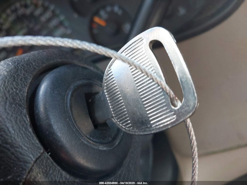 2003 GMC Yukon Slt VIN: 1GKEC13ZX3J299836 Lot: 42004980