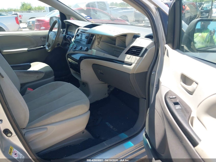 2014 TOYOTA SIENNA VIN: 5TDZK3DC1ES410012