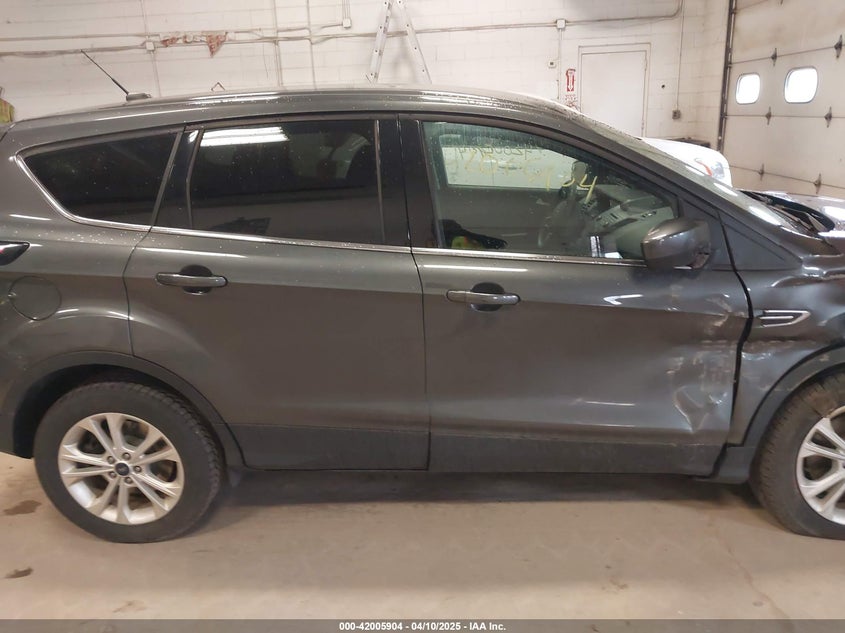 2017 FORD ESCAPE VIN: 1FMCU9G90HUC96633