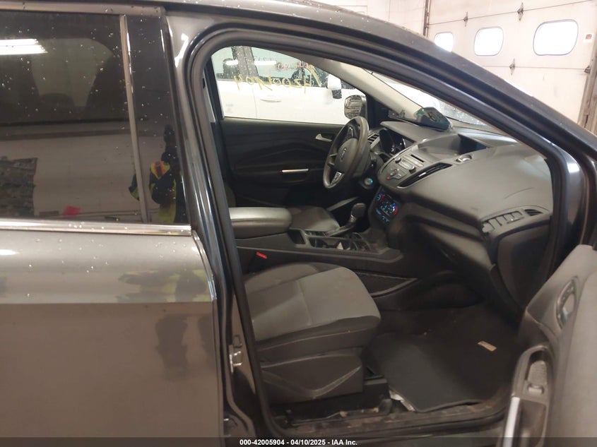 2017 FORD ESCAPE VIN: 1FMCU9G90HUC96633