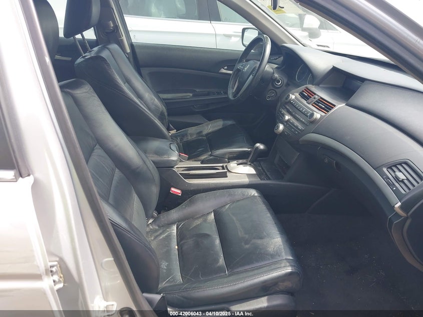 2011 HONDA ACCORD VIN: 1HGCP2F6XBA002627
